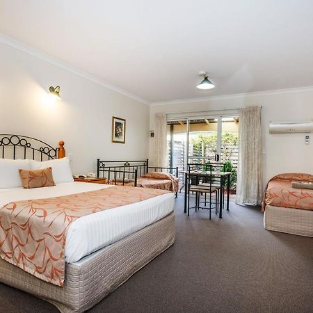 Nelsons Of Bridgetown Hotel Екстериор снимка
